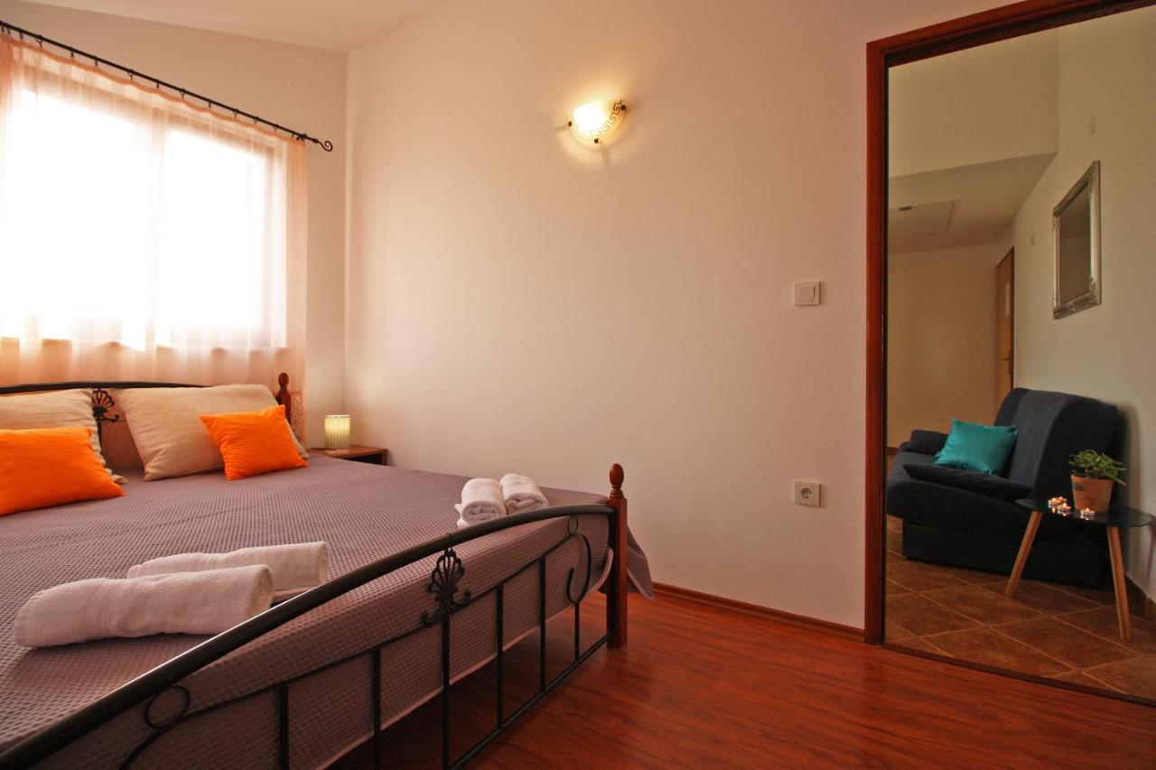 Brijunisol - 3 Apartments Top Position Near The Beautiful Beach Fazana Exterior photo