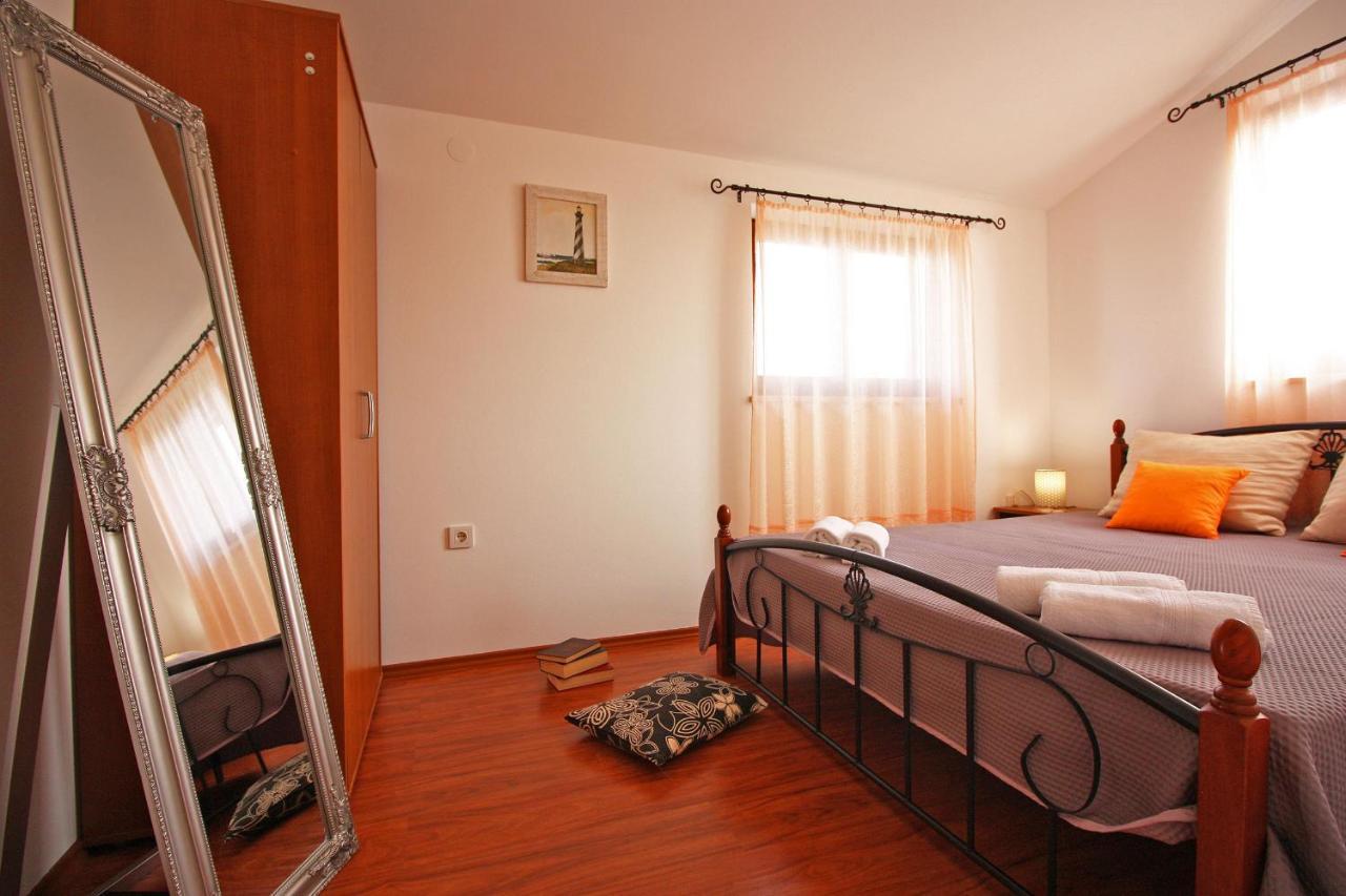 Brijunisol - 3 Apartments Top Position Near The Beautiful Beach Fazana Exterior photo