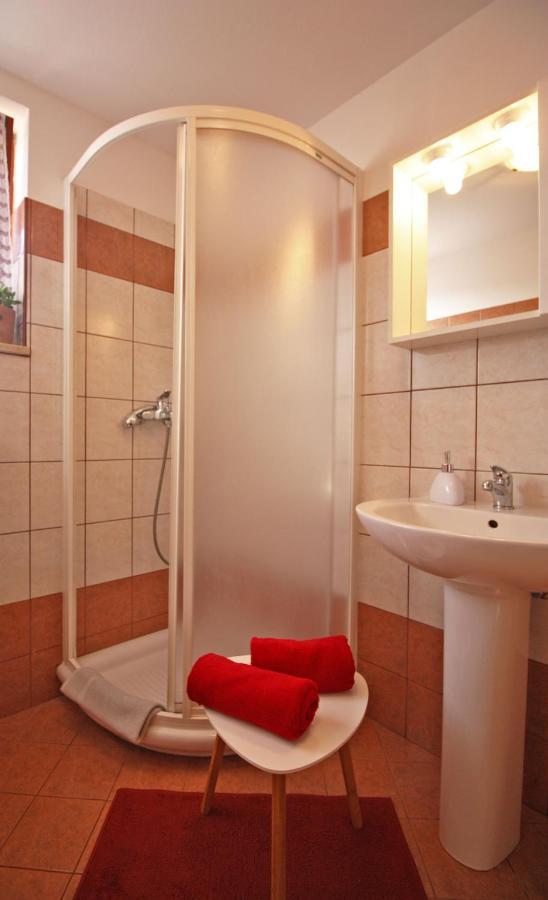 Brijunisol - 3 Apartments Top Position Near The Beautiful Beach Fazana Exterior photo