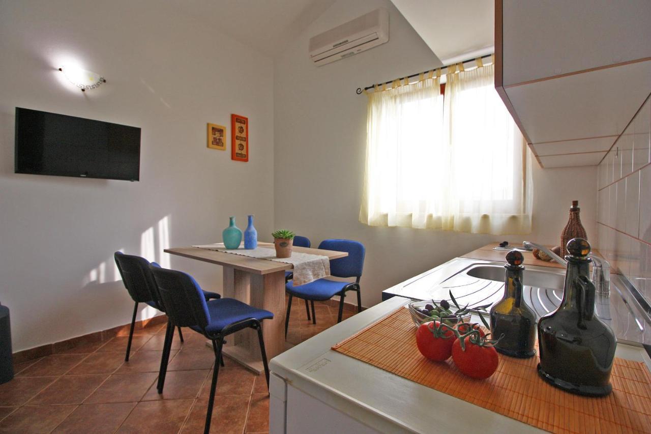 Brijunisol - 3 Apartments Top Position Near The Beautiful Beach Fazana Exterior photo